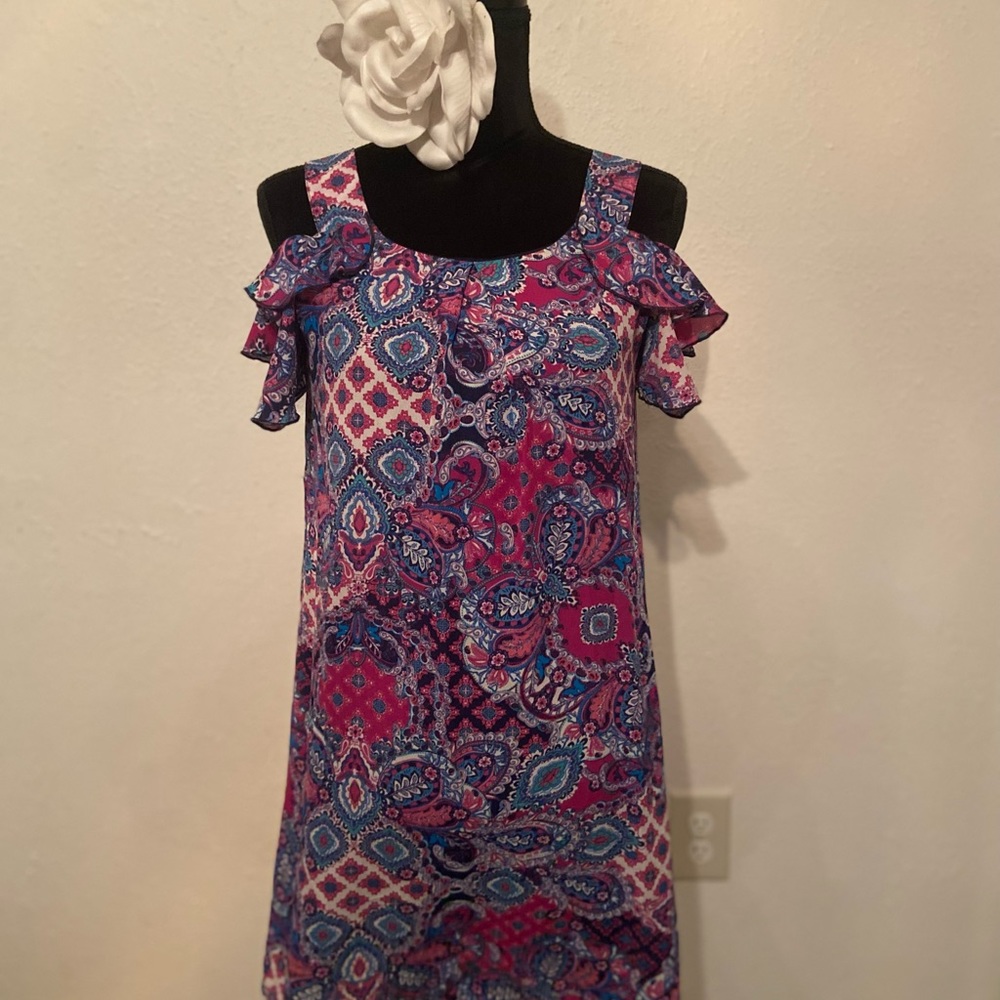 Gus his and blue above the knee dress with peekaboo sleeve